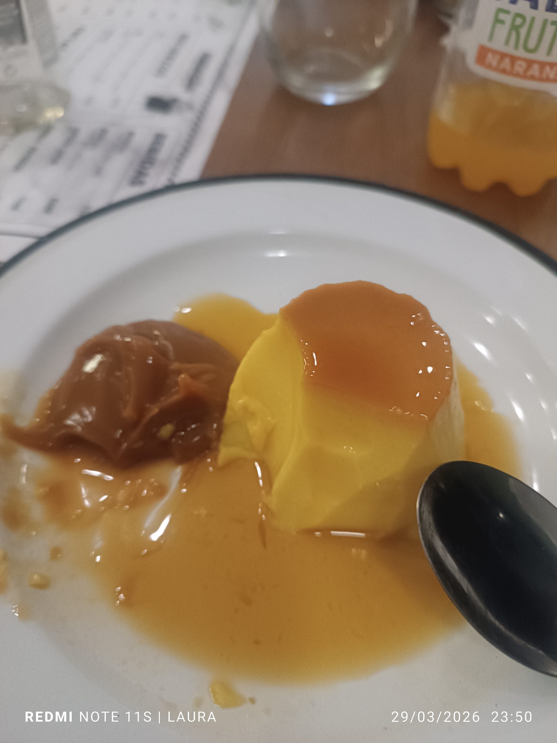 En "El Haragán". Se los recomiendo mucho porque se come muy rico. Tienen que pedir una milanga o una pizza son muy ricaaaas!